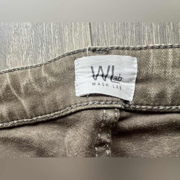 Wash lab cotton poly stretch skinny jeans in a rustic olive color. Size 25 - Picture 5 of 11